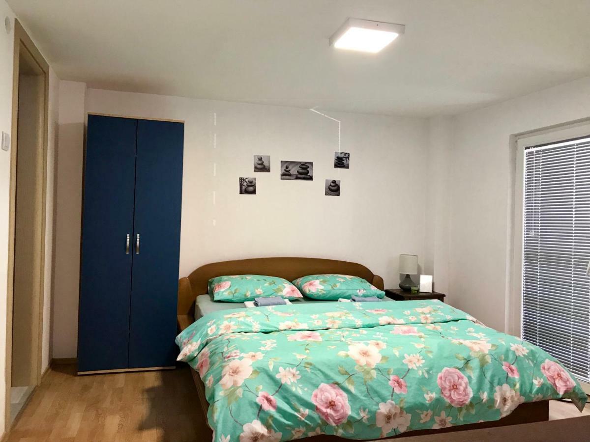 Regina'S Apartments Скопье Экстерьер фото